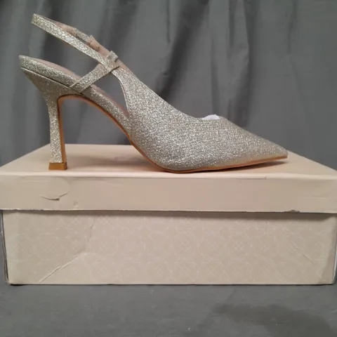 BOXED PAIR OF PARADOX LONDON CARLI POINTED TOE HEELED SHOES IN CHAMPAGNE W. GLITTER EFFECT EU SIZE 38