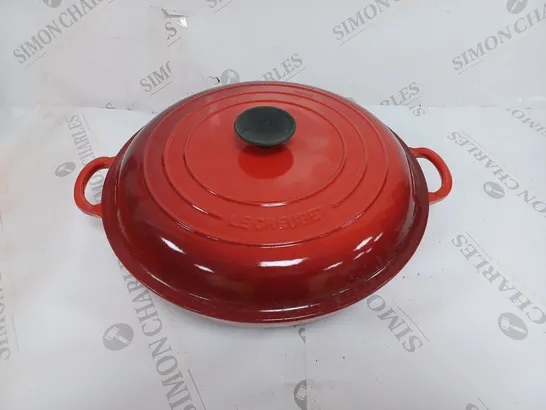 BOXED LE CREUSET ENAMELLED CAST IRON SIGNATURE CASSEROLE DISH 3.5L ORANGE/RED