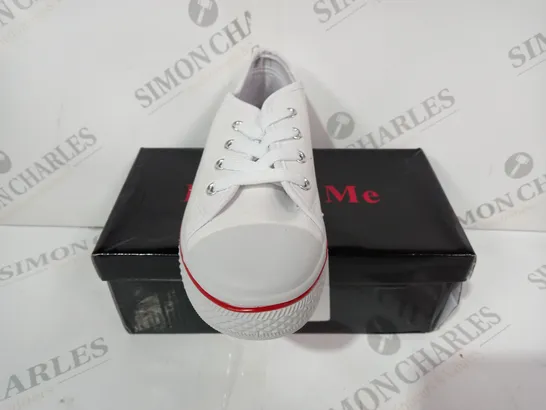 BOXED PAIR OF INSPIRE ME CANVAS SHOES IN WHITE SIZE 2