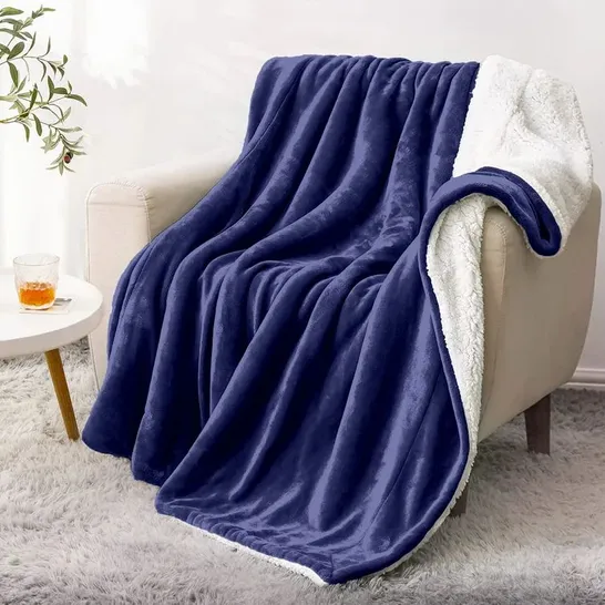 FLEECE SHERPA THROW NAVY BLUE SIZE: 150 X 200CM