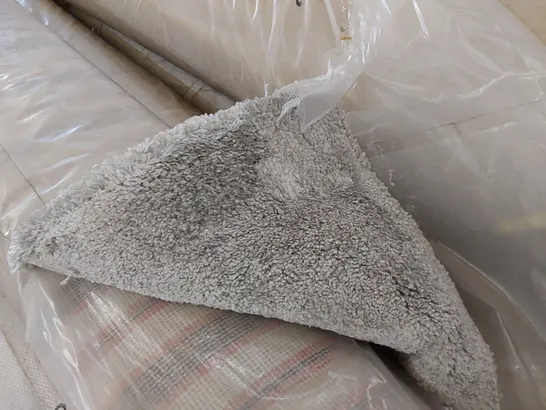 ROLL OF QUALITY AUBREY FLINT CARPET // SIZE: APPROXIMATELY 5 X 2m