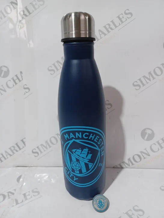 BOXED MANCHESTER CITY WATER BOTTLE & BADGE GIFT SET