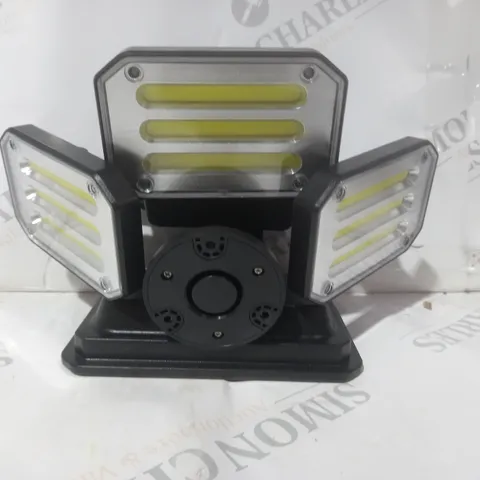 BOXED BELL & HOWELL 300 LUMENS BIONIC FLOODLIGHT