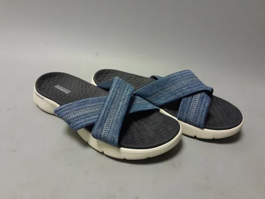 SKECHERS GOWALK FLEX SLIDE SANDAL SIZE 6 