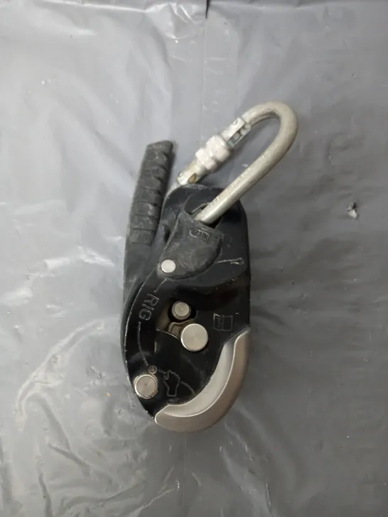 PETZL ADULT DESCENDER 