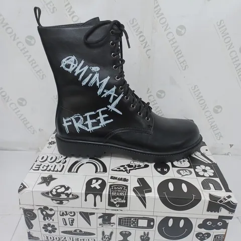 KOI FOOTWEAR MENS BLACK ANIMAL FREE MILITARY BOOTS SIZE 10