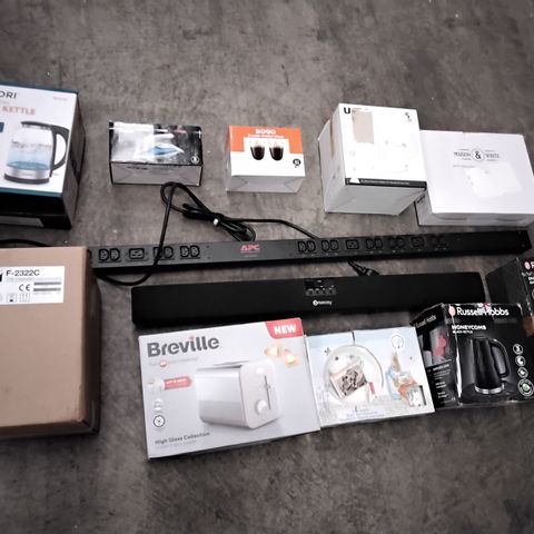 PALLET OF ASSORTED PRODUCTS TO INCLUDE; COSORI GLASS KETTLE, RUSSELL HOBBS STEAM GLIDE, APC BASIC RACK PDU, ONX EASY SPEAKER AND RUSSELL HOBBS DIAMOND ELITE IRON