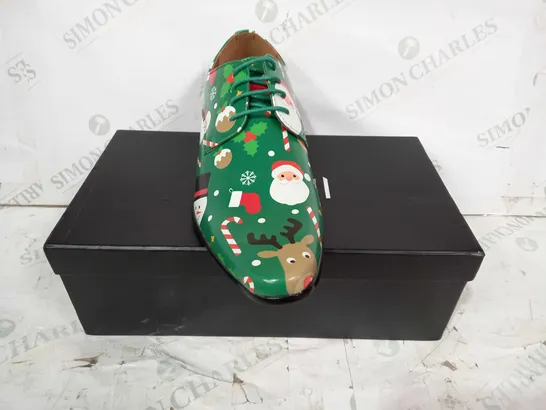 BOXED PAIR OF DOBELL FESTIVE LACE UP SHOES IN GREEN UK SIZE 10