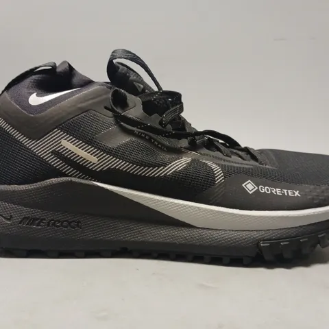 PAIR OF NIKE REACT TRAIL SHOES IN BLACK UK SIZE 7