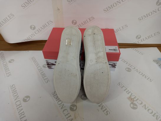 BOXED PAIR OF MODA IN PELLE SLIP ON SHOES - SIZE 39EU