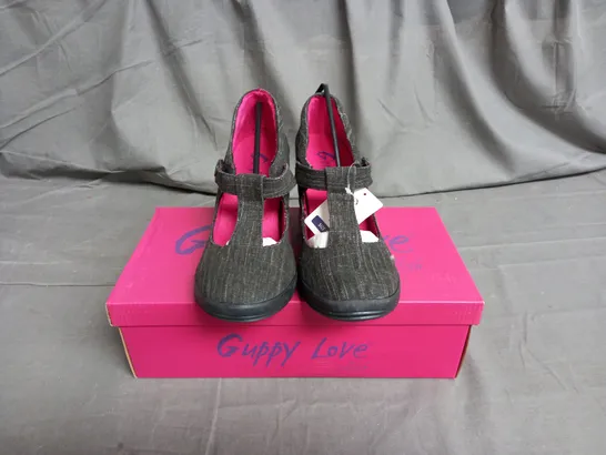 BOX OF APPROXIMATELY 6 PAIRS OF GUPPY LOVE OPEN TOP VELCRO WEDGE SHOE SIZE 10