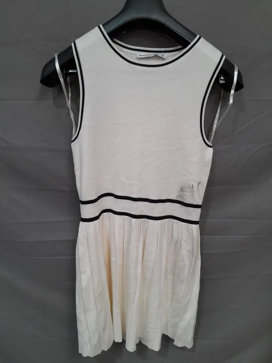 ABERCROMBIE & FITCH SLEEVELESS DRESS IN WHITE/BLACK - MEDIUM