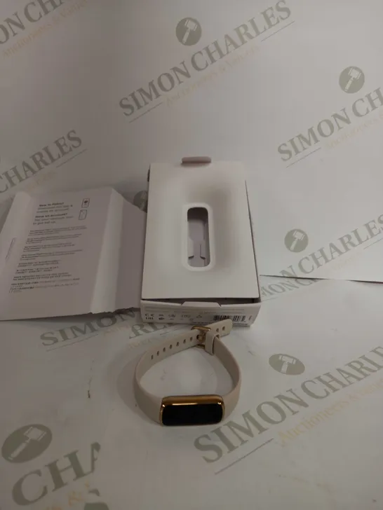 BOXED FITBIT CHARGE 5 HEALTH & FIT IN WHITE