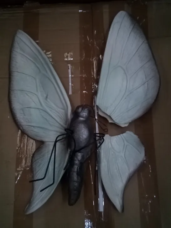 BOXED GARDEN BUTTERFLY HANGING ORNAMENT 