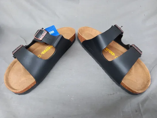 BOXED PAIR OF BIRKENSTOCK OPEN TOE SANDALS IN BLACK EU SIZE 43