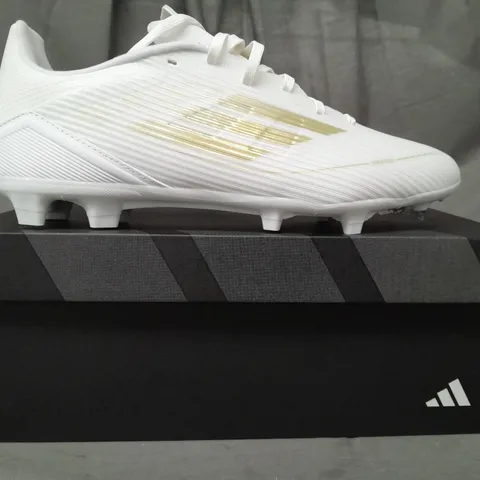 BOXED PAIR OF ADIDAS F50 LEAGUE FOOTBALL BOOTS IN WHITE/GOLD UK SIZE 8