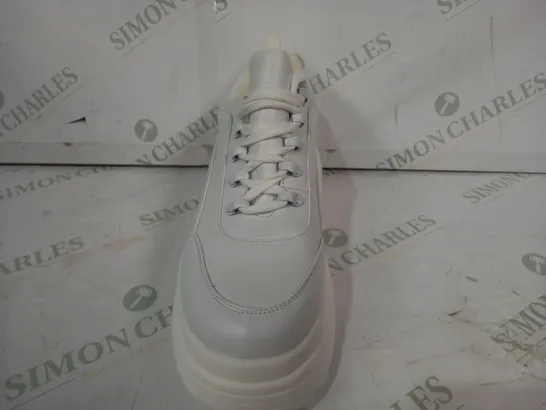 BOXED PAIR OF KOI CHUNKY TRAINERS IN WHIT SIZE 7