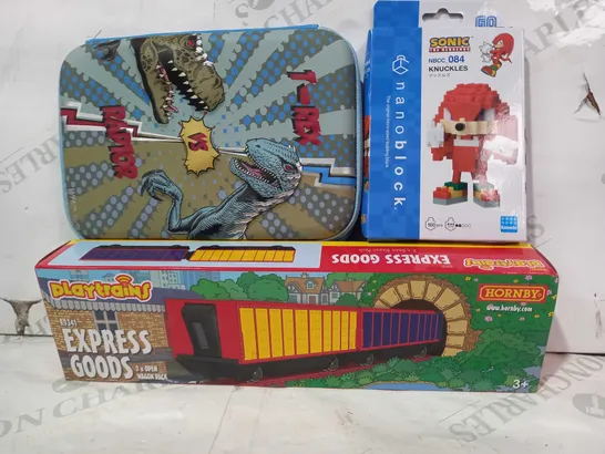 BOX OF APPROXIMATELY 10 ASSORTED TOYS AND GAMES TO INCLUDE SEGA NBCC 084 KNUCKLES FIGURE, HORNBY PLAYTRAINS EXPRESS GOODS, ETC