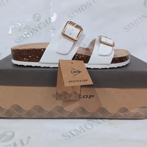 BOXED PAIR OF DUNLOP OPEN TOE BUCKLE STRAP SANDALS IN WHITE UK SIZE 3