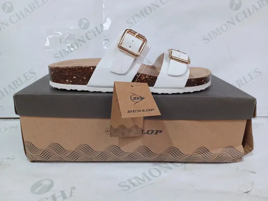 BOXED PAIR OF DUNLOP OPEN TOE BUCKLE STRAP SANDALS IN WHITE UK SIZE 3