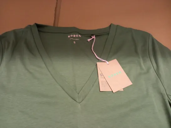 BODEN GREEN V-NECK T-SHIRT - S