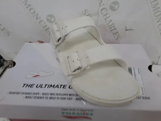 BOXED PAIR OF SKECHERS ARCH FIT FOAMIES SLIDE SANDALS IN WHITE SIZE 5