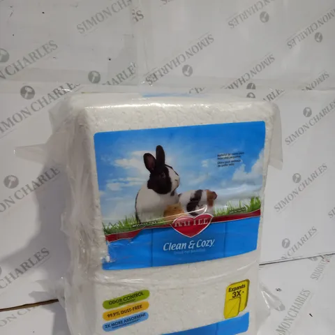 PACKAGED KAYTEE CLEAN AND COZY SMALL PET BEDDING 