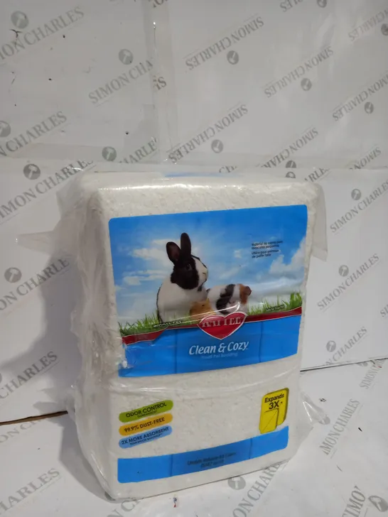 PACKAGED KAYTEE CLEAN AND COZY SMALL PET BEDDING 