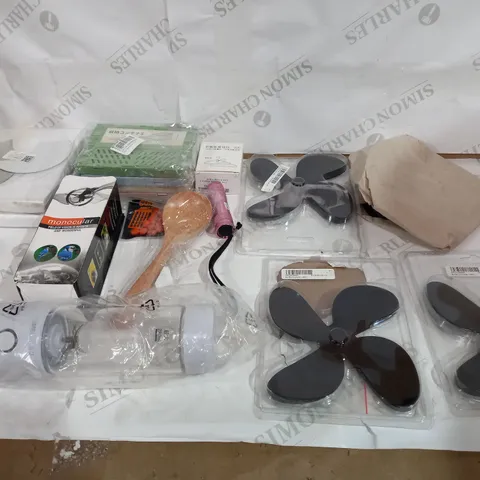 BOX OF ASSORTED HOUSEHOLD ITEMS TO INCLUDE MINI BLENDER, MONOCULAR AND PORTABLE FANS 