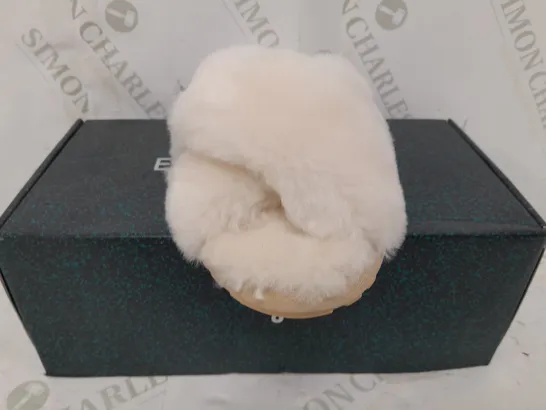 BOXED PAIR OF EMU AUSTRALIA SLIPPERS IN NATURAL W. JEWEL EFFECT SIZE 4