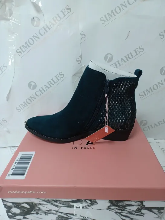 MODA IN PELLE KATREENA CRYSTAL ANKLE BOOT SIZE 6