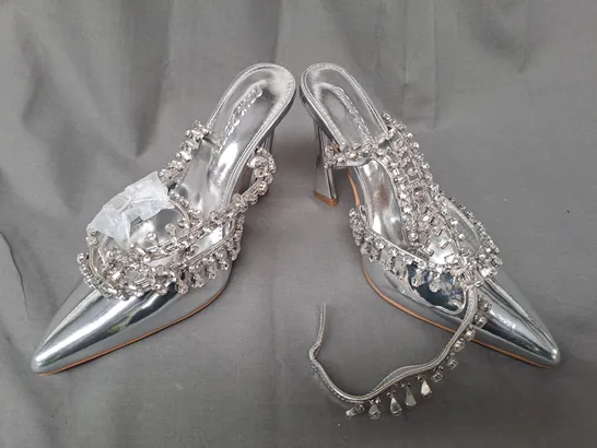 BOXED PAIR OF PUBLIC DESIRE POINTED TOE HEELED SHOES IN METALLIC SILVER W. JEWEL EFFECT SIZE 4