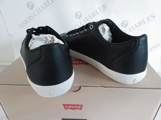 BRAND NEW BOXED PAIR OF LEVI'S WOODWARD SIZE 8 (42) BLACK SHOES