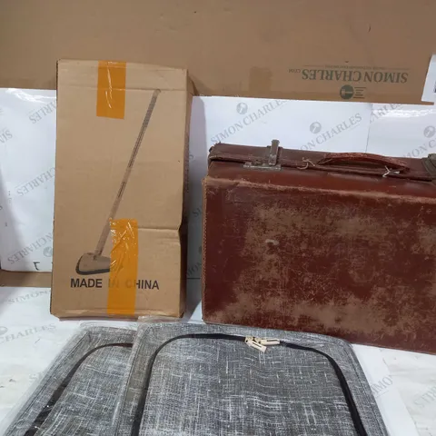 BOX OF APPROX 5 ITEMS TO INCLUDE VINTAGE SUITCASE, MOP AND STORAGE BAGS