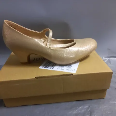 JD WILLIAMS LADIES LOW HEEL COURT SHOES GOLD SIZE 9