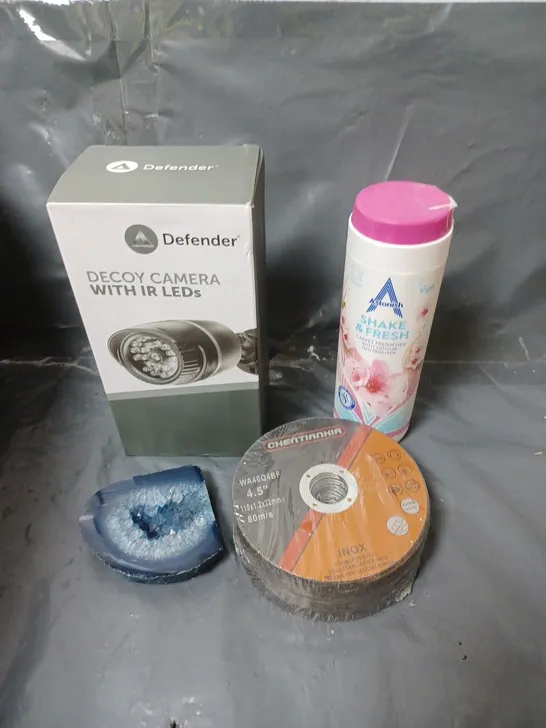 BOX OF APPROXIMATELY 20 ASSORTED HOUSEHOLD ITEMS TO INCLUDE DECOY SECURITY CAMERA, CUTTING WHEELS AND KITCHENWARE