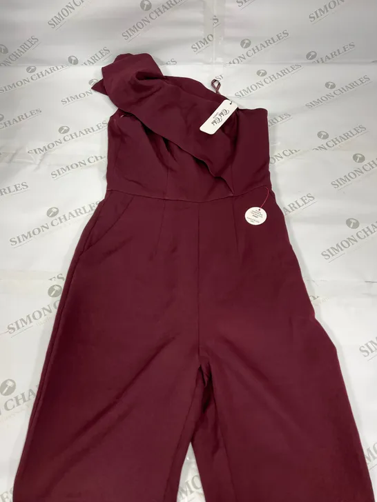 CHI CHI LONDON ONE SHOULDER FRILL DETAIL JUMPSUIT IN BURGUNDY SIZE 6