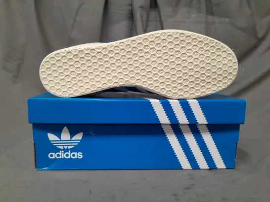 BOXED PAIR OF ADIDAS GAZELLE A-CLUB MANCHESTER UNITED CUSTOMIZED SHOES IN GREY/BLUE UK SIZE 8.5