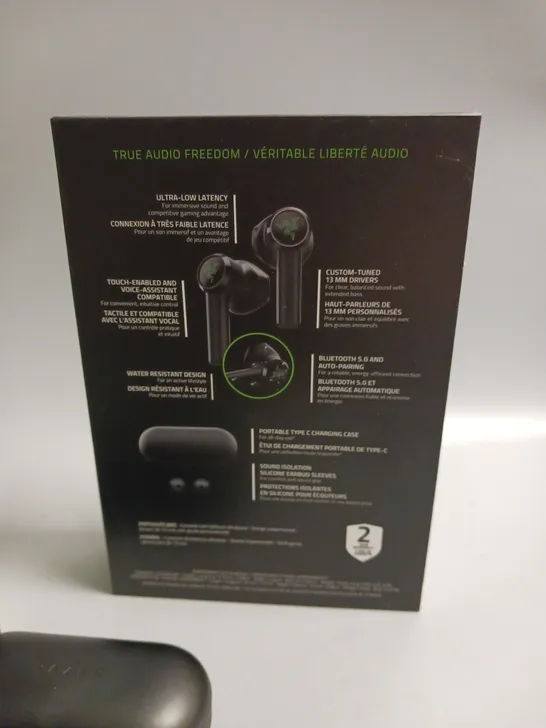 BOXED RAZER HAMMERHEAD WIRELESS HEADPHONES IN BLACK AND GREEN INCLUDES CHARGING CASE, WRIST STRAP AND SPARE BUDS