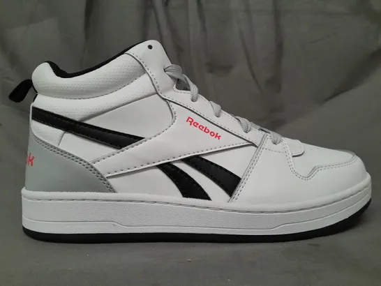 PAIR OF REEBOK HI-TOP TRAINERS IN WHITE/BLACK UK SIZE 5