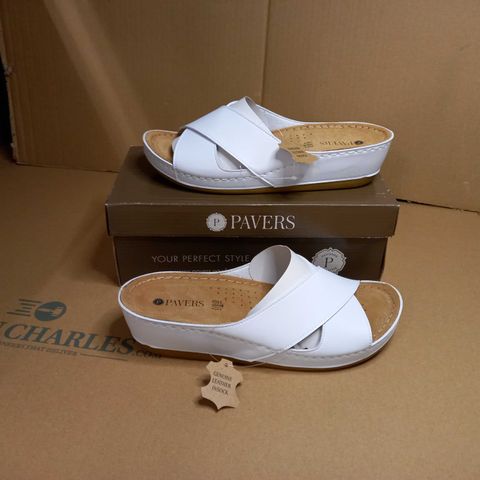 BOXED PAIR OF PAVERS WHITE SANDAL - SIZE 7