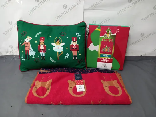 BOXED LOT OF APPRIOX 8 CHRISTMAS ITEMS TO INCLUDE BEDDING AND TOWELS