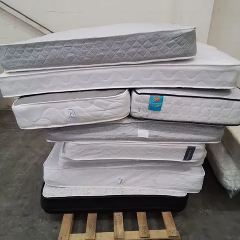 A PALLET OF VARIOUS SIZED MATTRESSES 