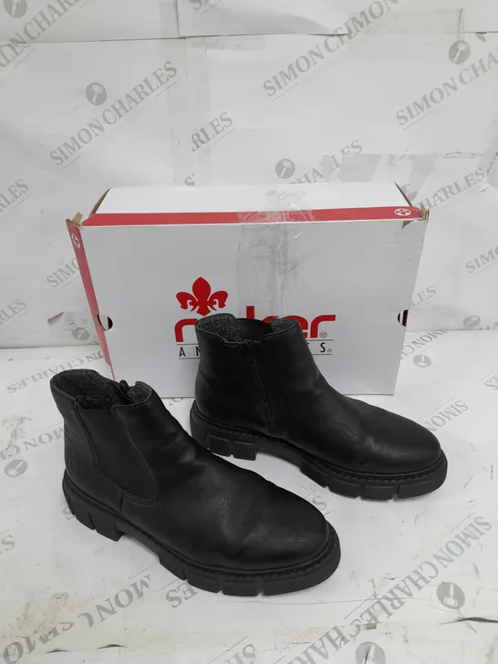 BOXED PAIR OF RIEKER CHUNKY ANKLE BOOTS IN BLACK SIZE 7.5 