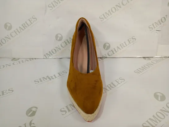 PAIR OF DESIGNER SLIP-ON WEDGE HEEL SUEDE SHOES IN SAFFRON COLOUR EU SIZE 40