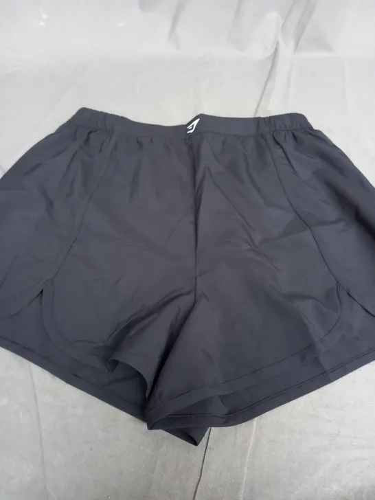 GYMSHARK SCALLOP HEM SHAPED SHORTS IN BLACK - LARGE