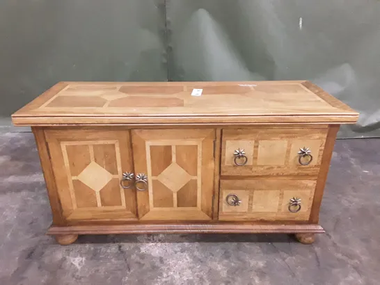 2 DOOR 2 DRAWER CABINET 