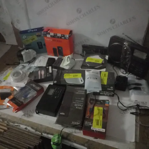 LOT OF APPROX 20 ASSORTED ITEMS TO INCLUDE AMAZON FIRE TV STCK, RADIO, WIRELESS EARPHONES