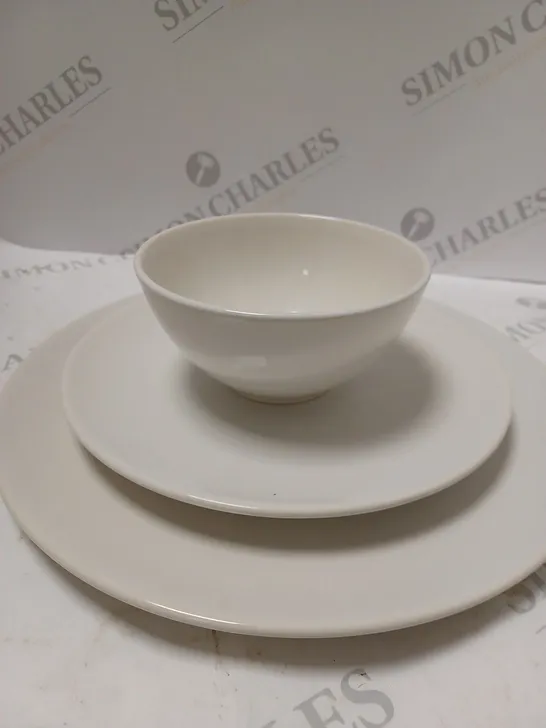 BRAND NEW BOXED CESIRO 12 PIECE DINNERWARE TO INCLUDE LARGE PLATES SAMLL PLATES AND BOWLS 