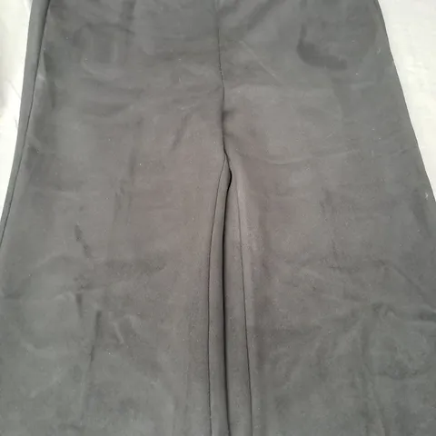 WYNNE COLLECTION PANTS IN BLACK SIZE SMALL